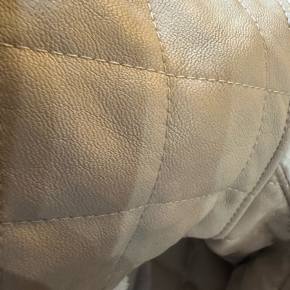 Abercrombie & Fitch Cream and Tan Quilted Sherpa Pullover. Women’s Small. EUC. - Picture 15 of 16